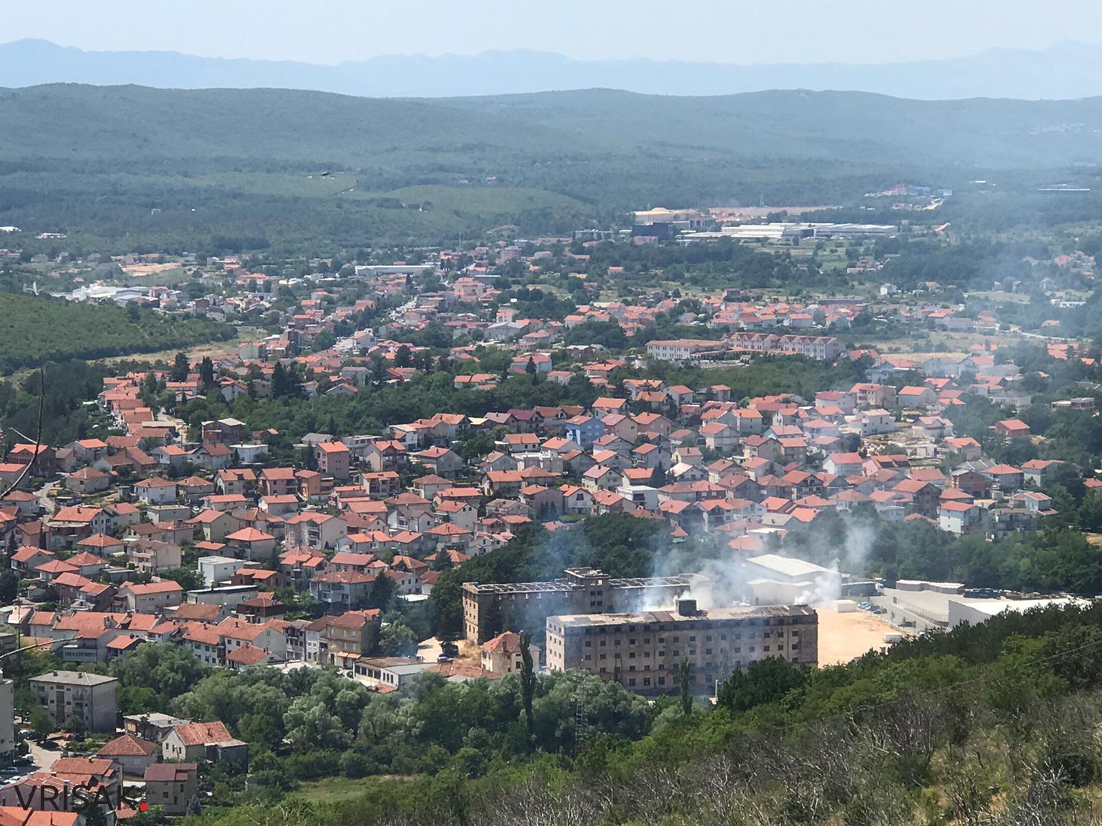 Izbio požar na krovu Duhanske stanice u Širokom Brijegu