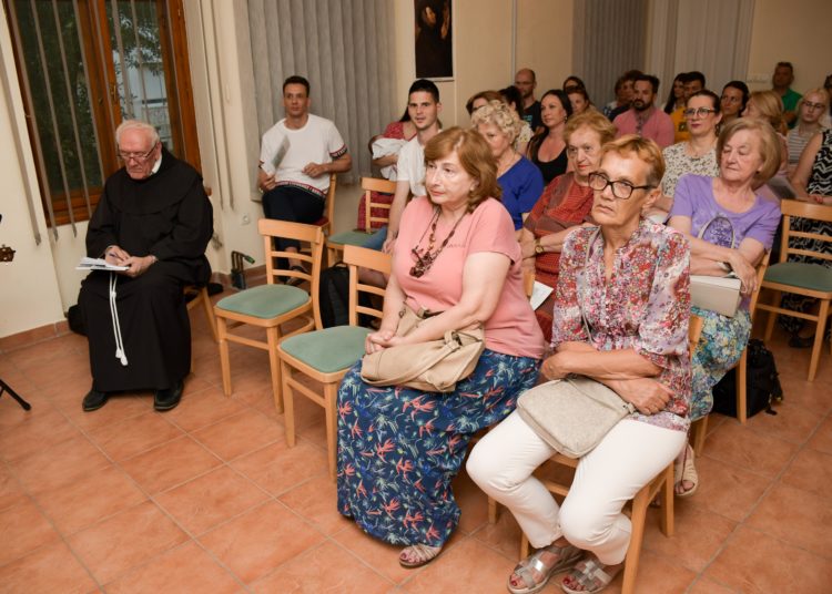 Predstavljanje prve knjige i prve samostalne izložbe umjetničkih slika autorice Snježane Lovrić