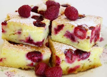 Jogurt kolač s malinama