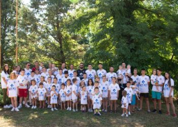 Pozitivna priča iz Mokrog: Kroz Vitko Foundation realiziran besplatan tečaj engleskog, djeci darovani dresovi MZ Mokro