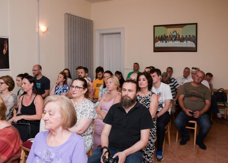 Predstavljanje prve knjige i prve samostalne izložbe umjetničkih slika autorice Snježane Lovrić