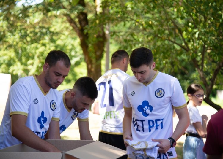 Pozitivna priča iz Mokrog: Kroz Vitko Foundation realiziran besplatan tečaj engleskog, djeci darovani dresovi MZ Mokro