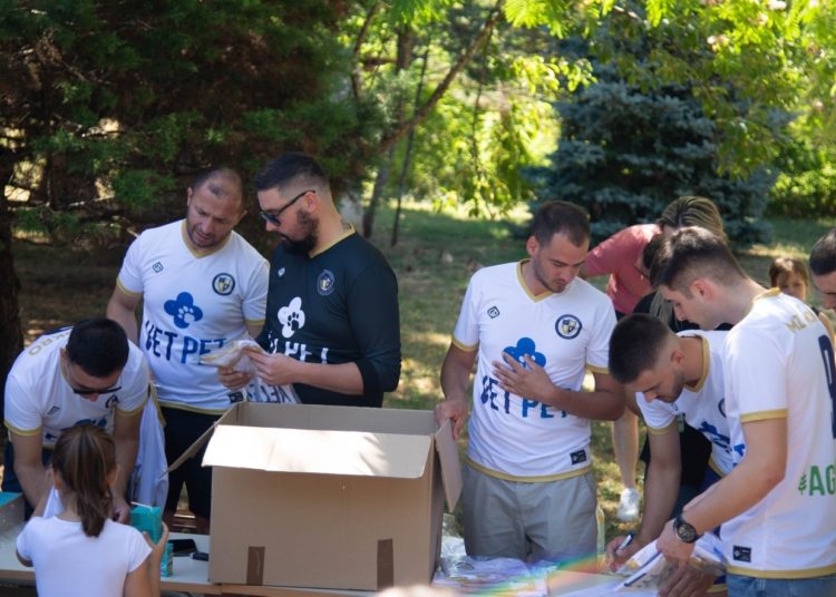 Pozitivna priča iz Mokrog: Kroz Vitko Foundation realiziran besplatan tečaj engleskog, djeci darovani dresovi MZ Mokro
