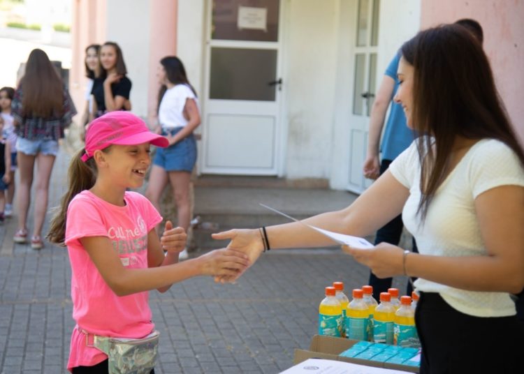 Pozitivna priča iz Mokrog: Kroz Vitko Foundation realiziran besplatan tečaj engleskog, djeci darovani dresovi MZ Mokro