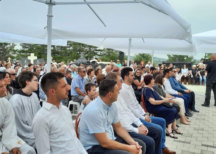 Svečano u župi Vinjani: Don Vinko Nenadić proslavio mladu misu