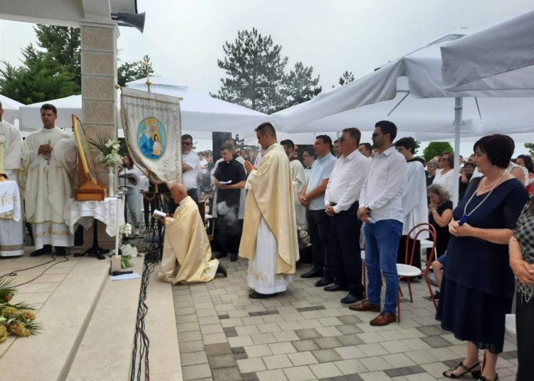 Svečano u župi Vinjani: Don Vinko Nenadić proslavio mladu misu