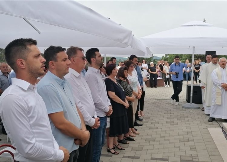 Svečano u župi Vinjani: Don Vinko Nenadić proslavio mladu misu