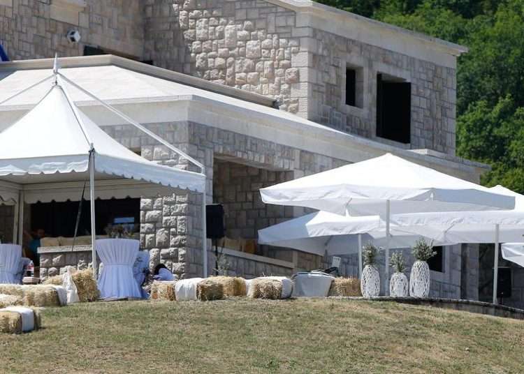 Katarina i Mate vjenčali se crkveno u Livnu: Na proslavu došli u Neveri