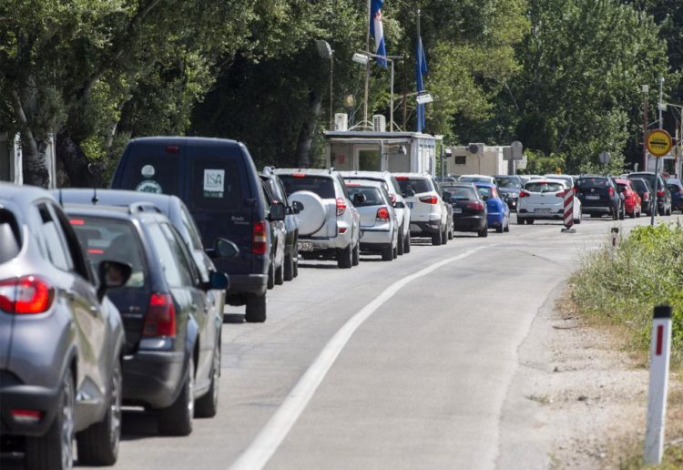 Kolone vozila na graničnim prijelazima na ulazu u BiH