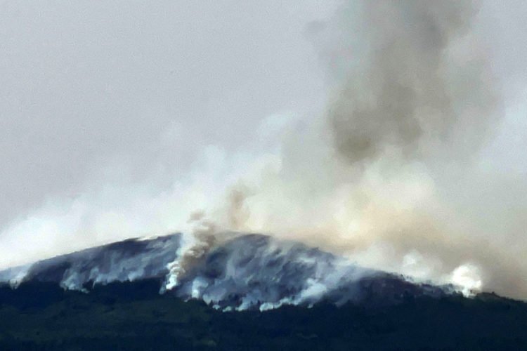 Požare u Kupresu ne mogu gasiti zbog mina