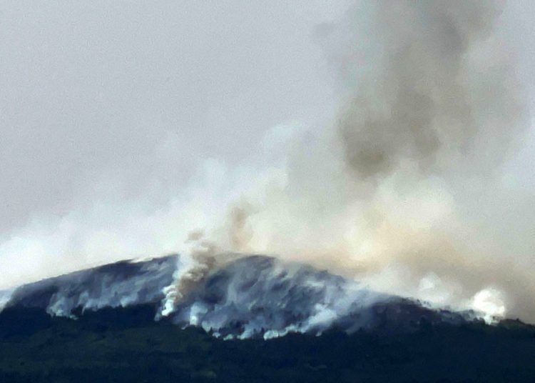 Požare u Kupresu ne mogu gasiti zbog mina