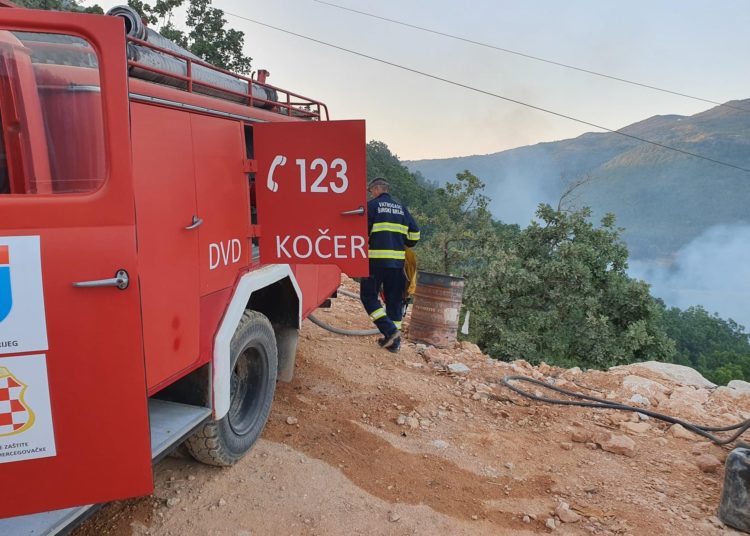 Širokobriješki, grudski i posuški vatrogasci dva dana se bore s velikim požarom