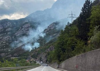 Vlak uzrokovao požar između Mostara i Jablanice; čeka se helikopter