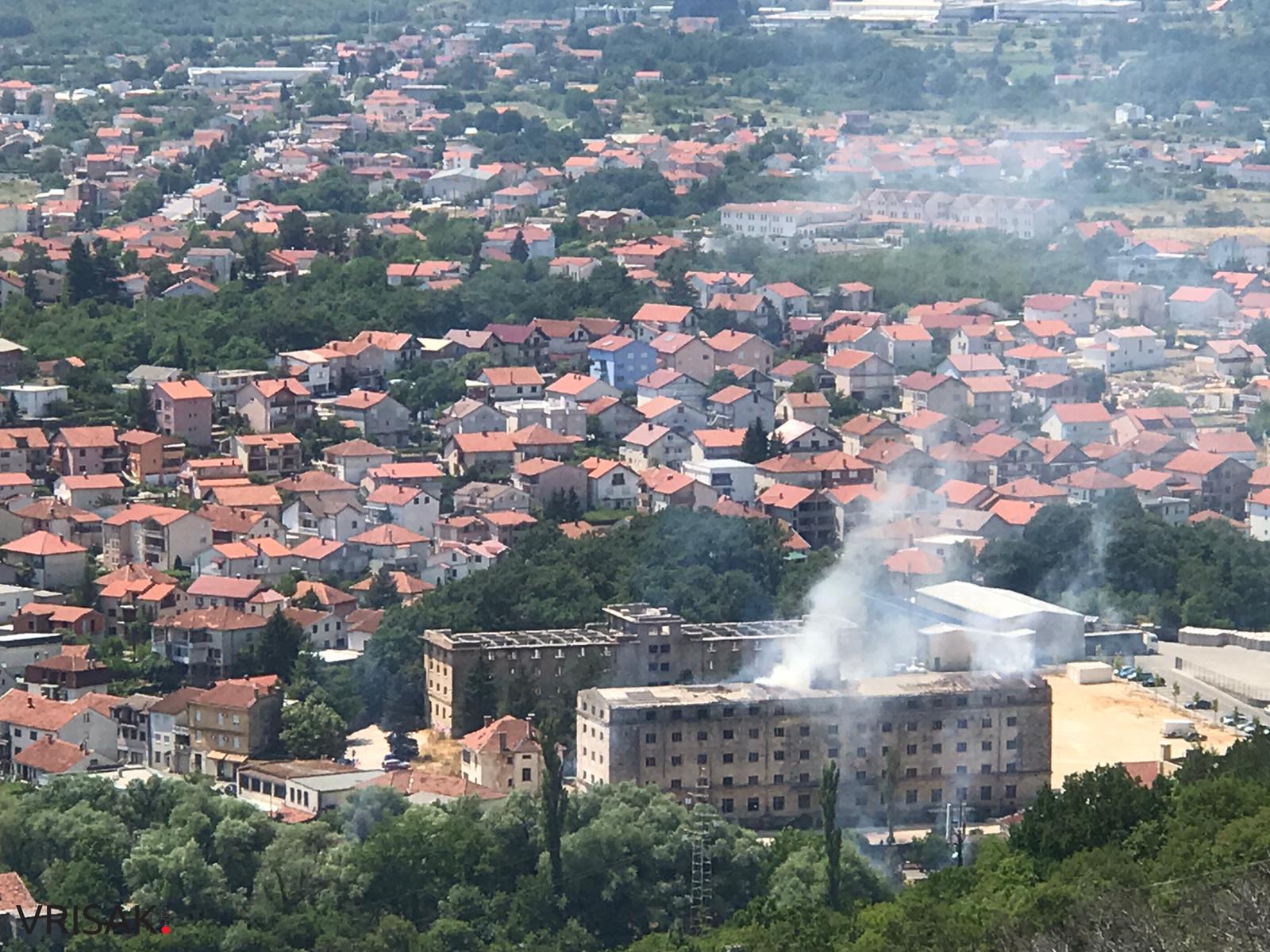 Izbio požar na krovu Duhanske stanice u Širokom Brijegu