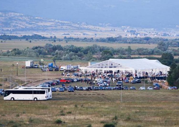 Katarina i Mate vjenčali se crkveno u Livnu: Na proslavu došli u Neveri