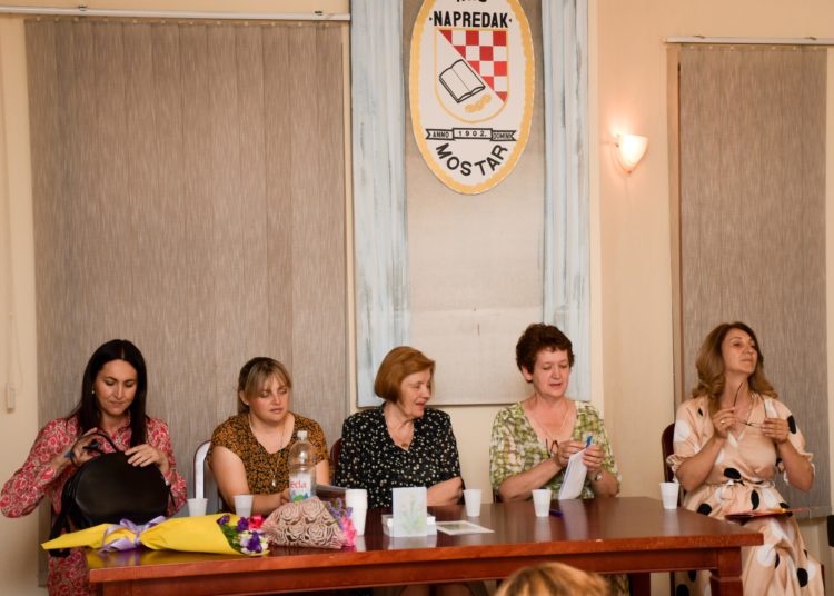 Predstavljanje prve knjige i prve samostalne izložbe umjetničkih slika autorice Snježane Lovrić