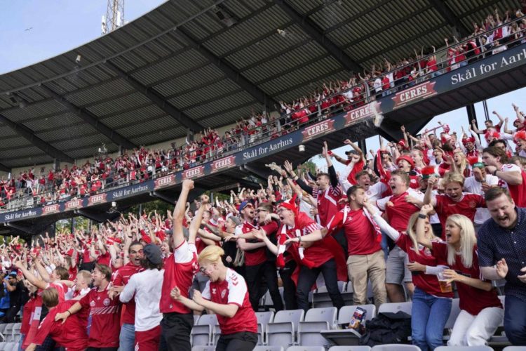 Samo Danci koji žive u Velikoj Britaniji mogu na polufinale protiv Engleske