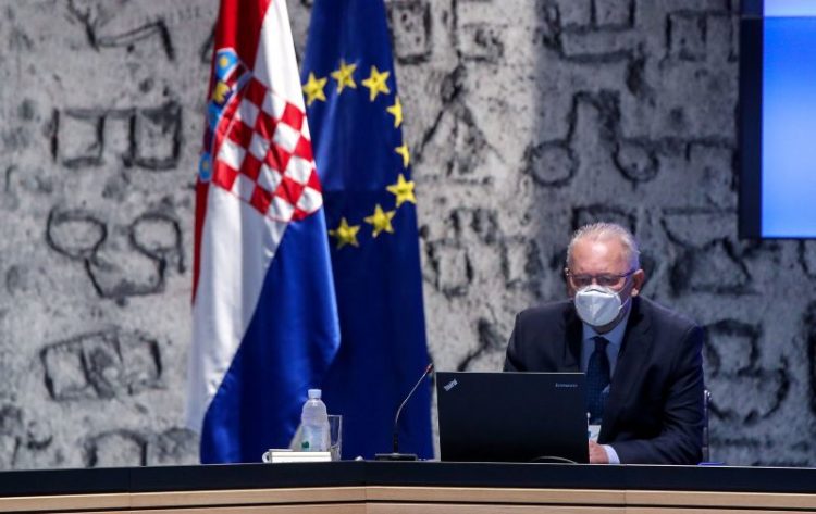 Božinović: Svi koji nisu cijepljeni ili nisu preboljeli bolest, zarazit će se