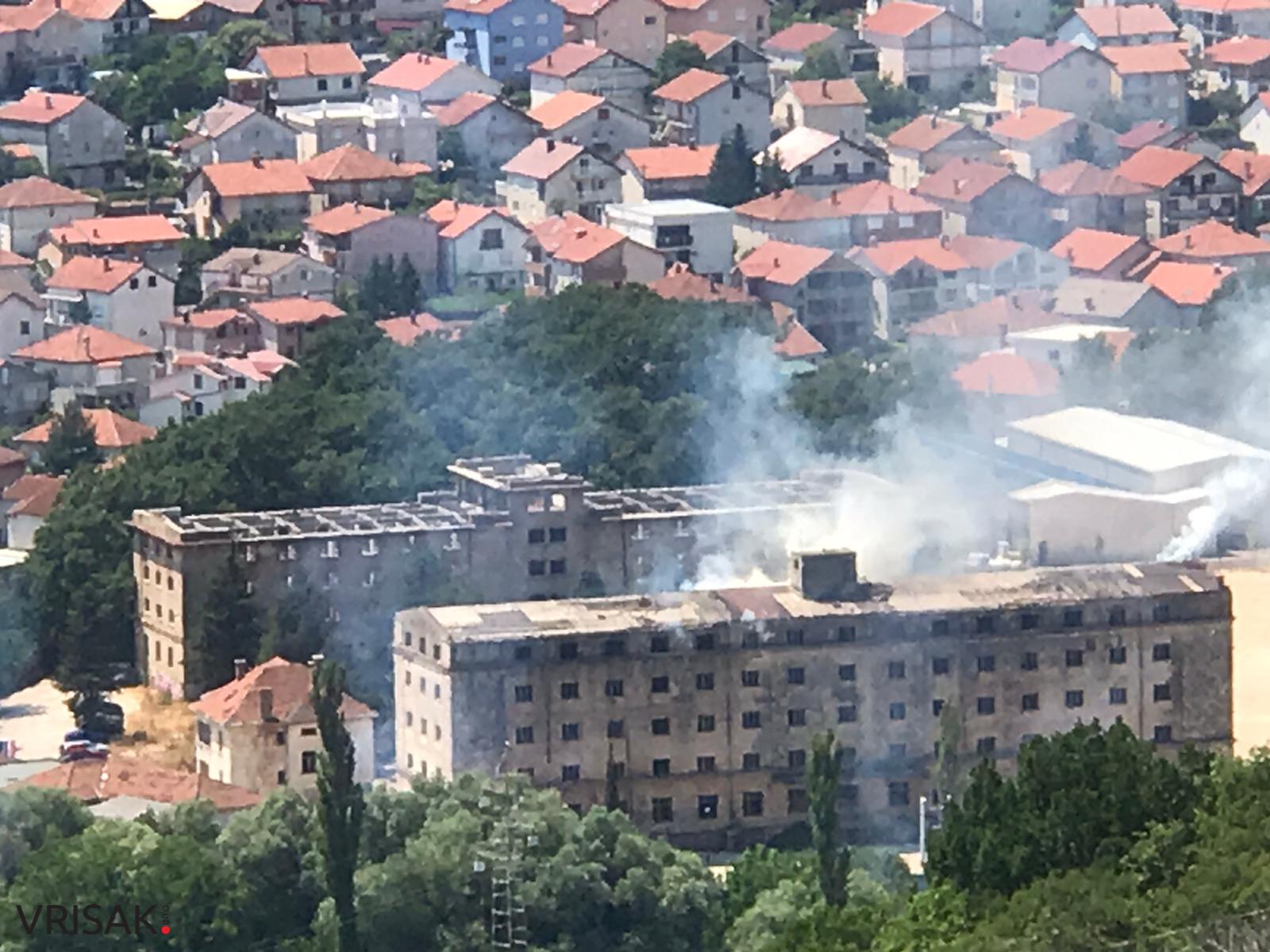 Izbio požar na krovu Duhanske stanice u Širokom Brijegu