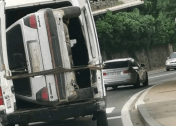 Urnebesna fotografija iz Hercegovine, golf 2 “utrpao” u kombi