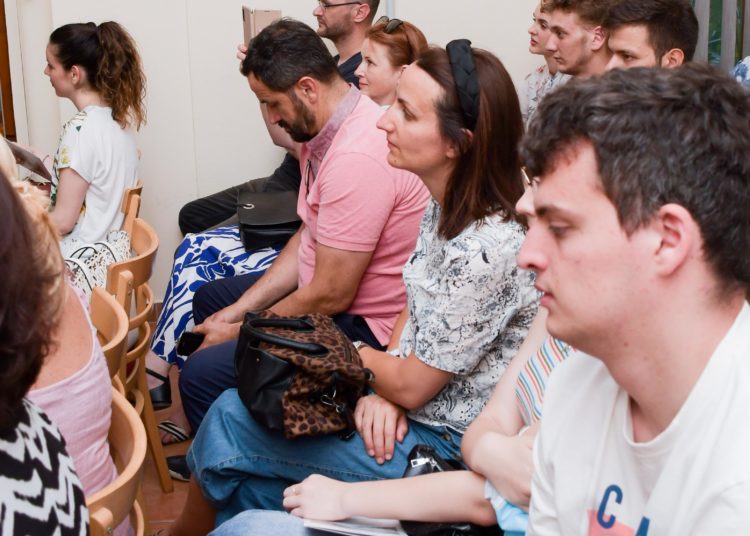 Predstavljanje prve knjige i prve samostalne izložbe umjetničkih slika autorice Snježane Lovrić