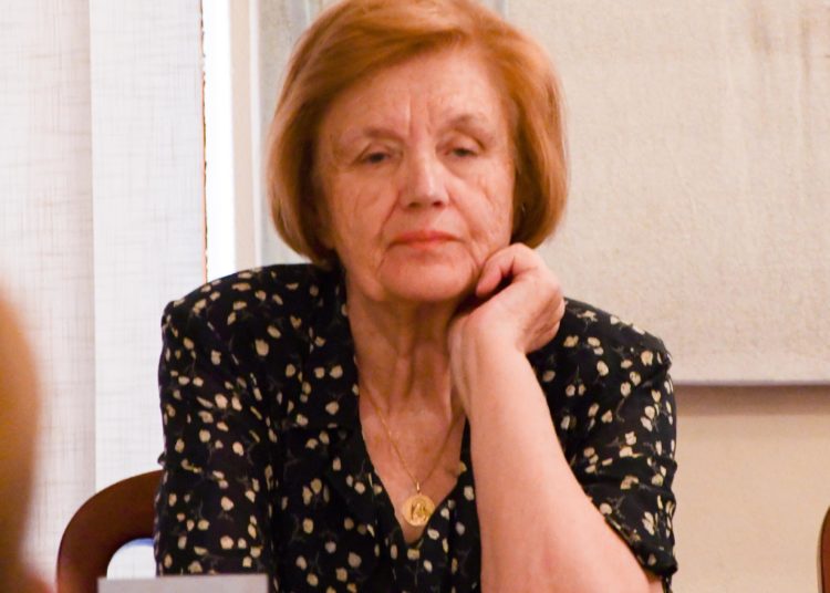 Predstavljanje prve knjige i prve samostalne izložbe umjetničkih slika autorice Snježane Lovrić