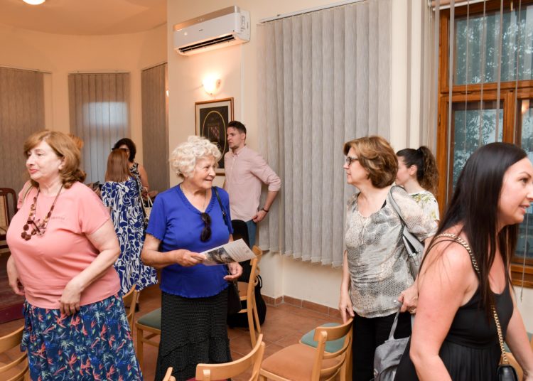 Predstavljanje prve knjige i prve samostalne izložbe umjetničkih slika autorice Snježane Lovrić