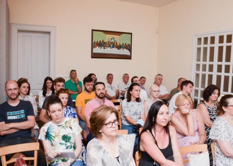 Predstavljanje prve knjige i prve samostalne izložbe umjetničkih slika autorice Snježane Lovrić