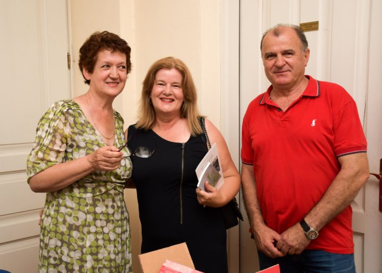 Predstavljanje prve knjige i prve samostalne izložbe umjetničkih slika autorice Snježane Lovrić