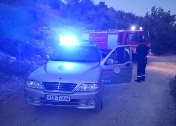 Vatrogasci iz Širokog Brijega, Posušja i Gruda već se nekoliko dana bore s požarom