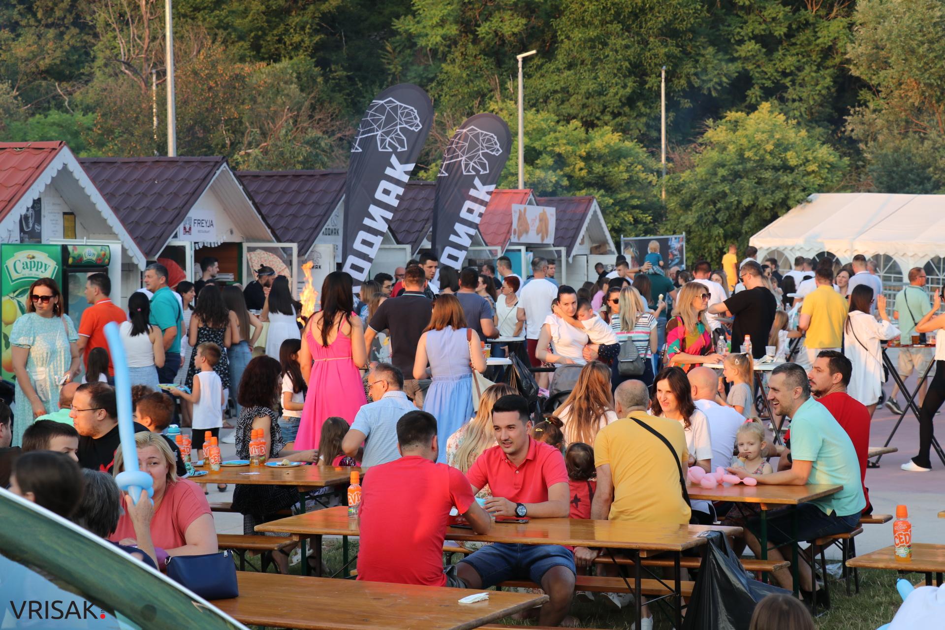 Otvoreno drugo izdanje Street Food Festa u Širokom Brijegu (FOTO)