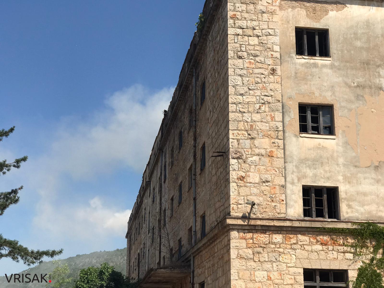 Izbio požar na krovu Duhanske stanice u Širokom Brijegu