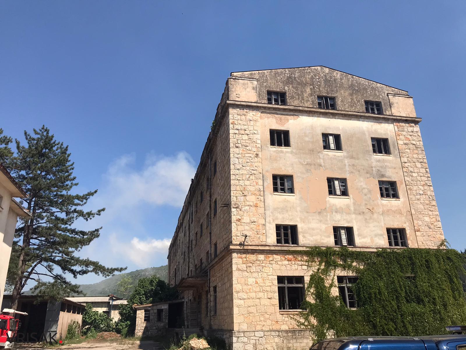 Izbio požar na krovu Duhanske stanice u Širokom Brijegu