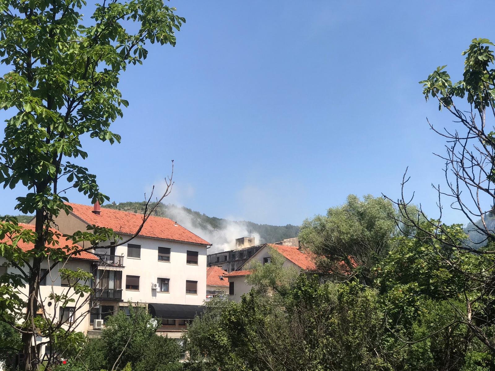 Izbio požar na krovu Duhanske stanice u Širokom Brijegu