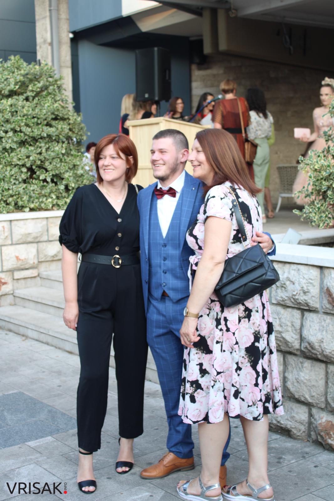 Maturalna zabava širokobrijeških gimnazijalaca (FOTO)