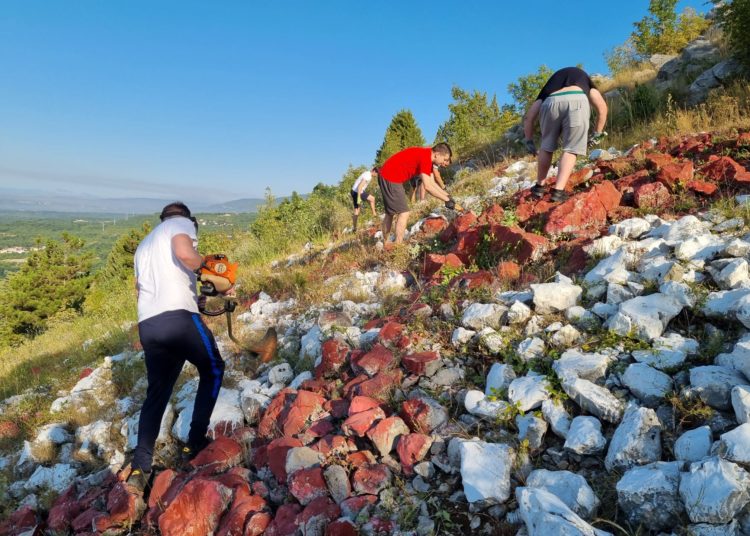 Hrvatskom grbu iznad Širokog Brijega vraćen stari sjaj (FOTO)