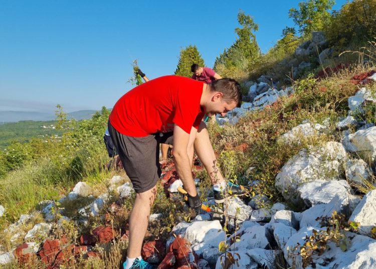 Hrvatskom grbu iznad Širokog Brijega vraćen stari sjaj (FOTO)