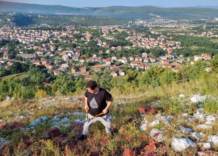 Hrvatskom grbu iznad Širokog Brijega vraćen stari sjaj (FOTO)
