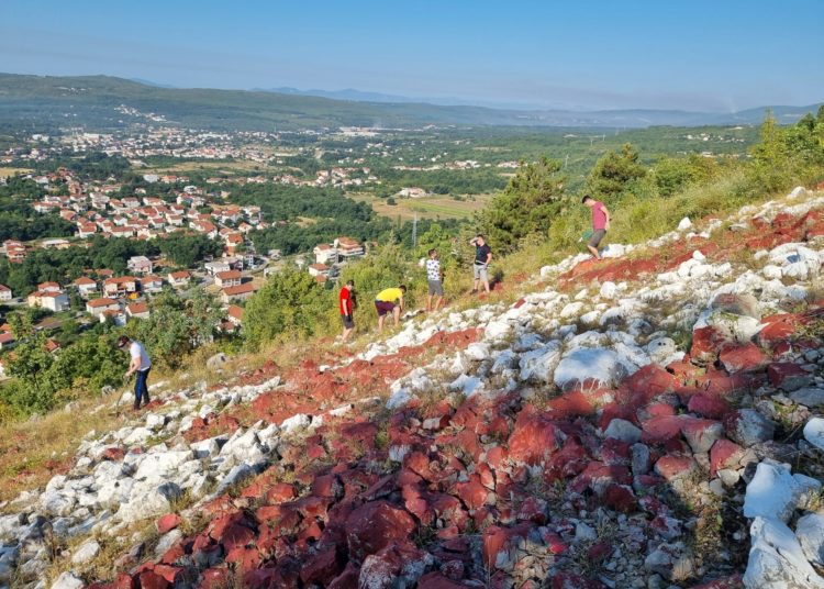 Hrvatskom grbu iznad Širokog Brijega vraćen stari sjaj (FOTO)
