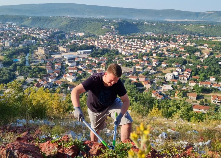 Hrvatskom grbu iznad Širokog Brijega vraćen stari sjaj (FOTO)