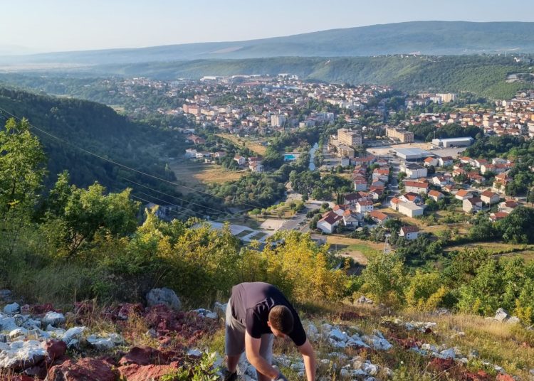 Hrvatskom grbu iznad Širokog Brijega vraćen stari sjaj (FOTO)