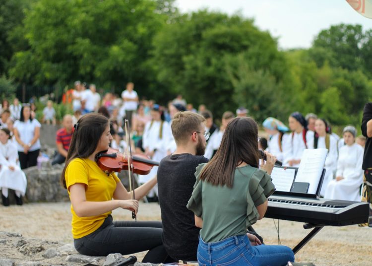Emocije i dječja radost obilježili 10. manifestaciju “Na temeljima bazilike naše” u Mokrom