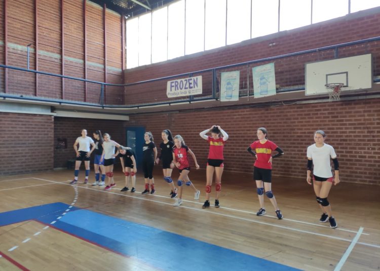 Čapljina: Otvoren odbojkaški kamp, s odbojkašicama radi trener koji je osvojio Ligu prvaka