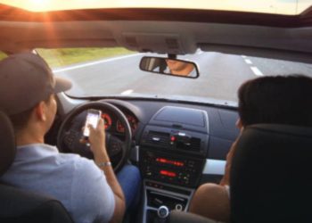 Mobiteli krivci za nesreće, koristi ih više od 50 posto vozača