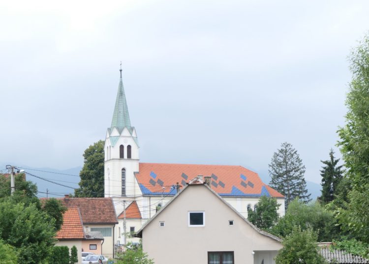 Velika radost u Vitezu: Tri svećenika iz istog sela i iste župe slavili mladu misu