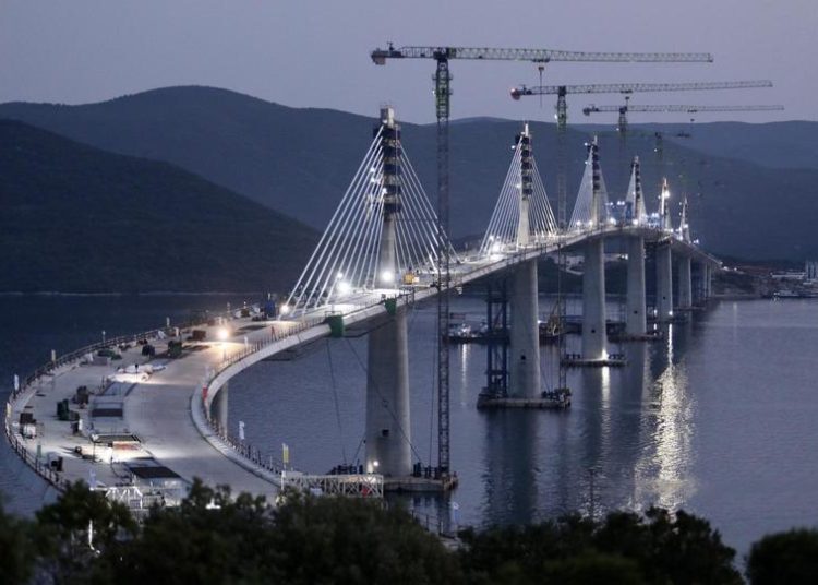 Postavljen posljednji segment Pelješkog mosta. Plenković: Spojili smo Hrvatsku