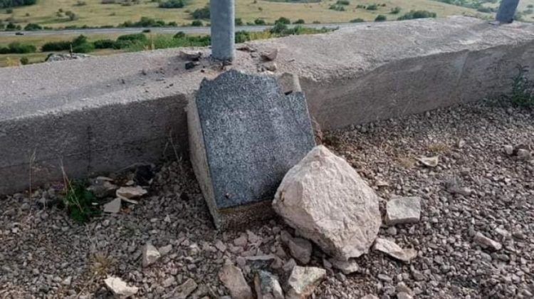 Razbijena spomen ploča hrvatskih branitelja na Borovoj Glavi