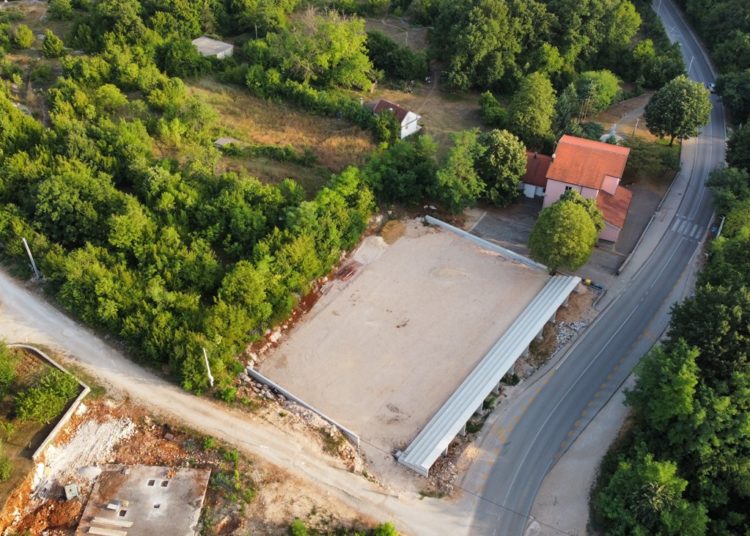 Široki Brijeg: U Mokrom realiziran projekt rasvjete, uskoro asfaltiranje školskog igrališta