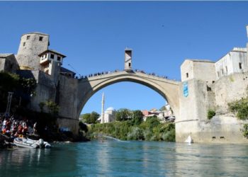 U Mostaru se danas održavaju tradicionalni 53., a ne 455. skokovi sa Starog mosta
