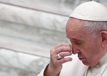 Papa Franjo hospitaliziran
